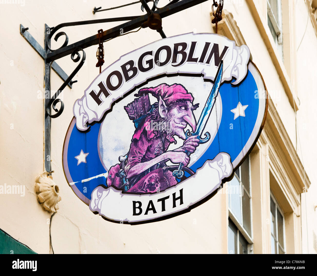 Segno per il Hobgoblin pub nel centro della città, bagno, Somerset, Inghilterra, Regno Unito Foto Stock