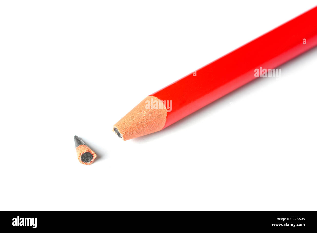 La rottura di una matita su un pezzo di carta bianco Foto Stock