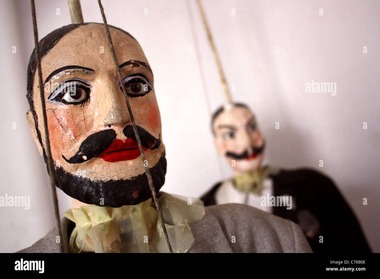 In prossimità di un grande maschio delle marionette siciliane / burattino con i baffi Foto Stock In prossimità di un grande maschio delle marionette siciliane / burattino con i baffi Foto Stock