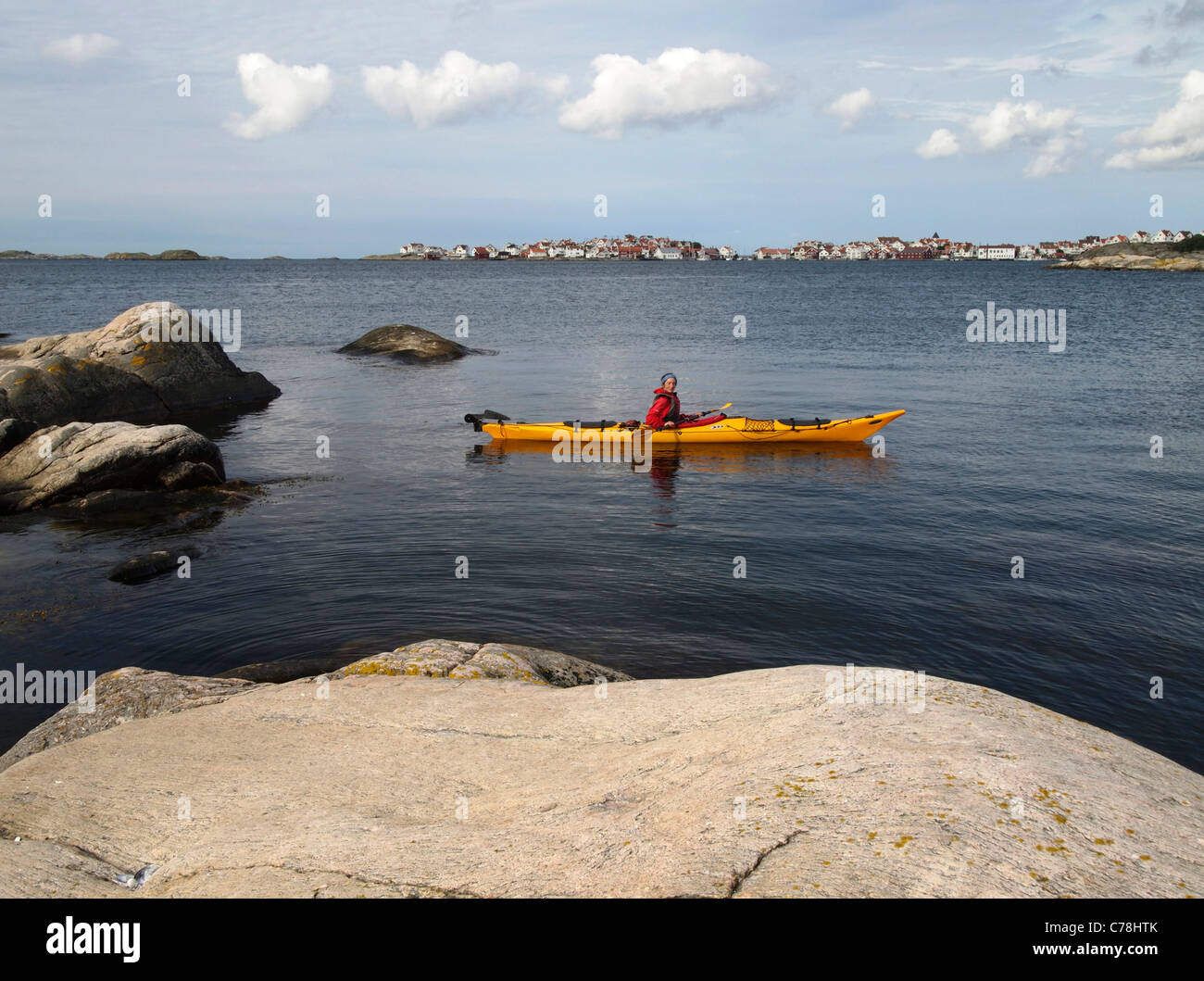 Il kayak vicino Rönnäng, Tjörn, Bohuslän, Svezia Foto Stock