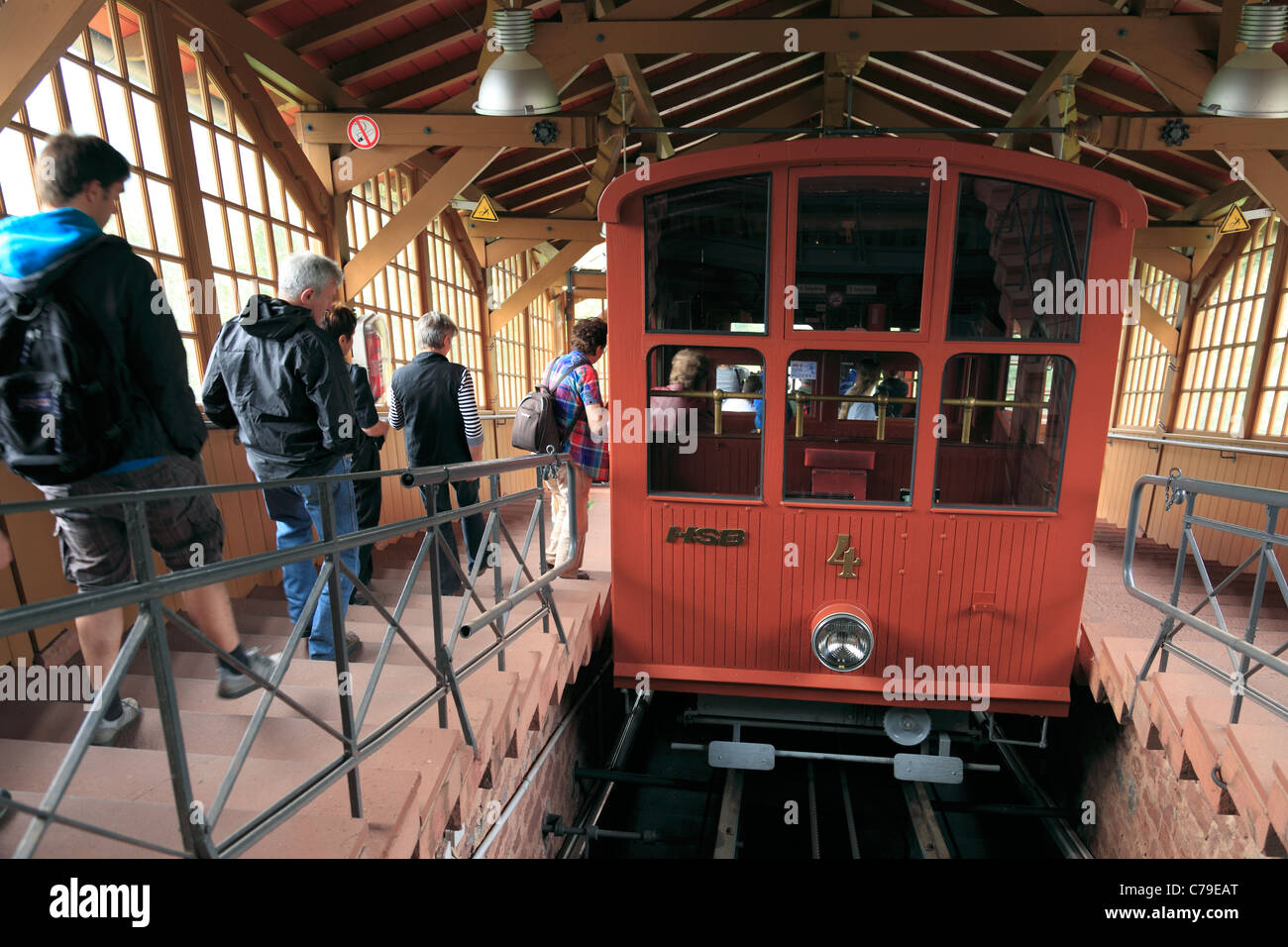 D-Heidelberg, Neckar, area Rhine-Neckar, riserva naturale Neckartal-Odenwald, Bergstrasse, Odenwald, Baden-Wuerttemberg, Heidelberger Bergbahn, Heidelberg ferrovia di montagna dalla città vecchia al Molkenkur al Koenigstuhl, funicolare, cliff railway, STAT Foto Stock