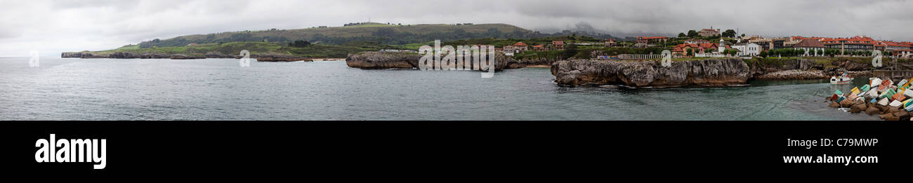 Llanes vista panoramica Foto Stock