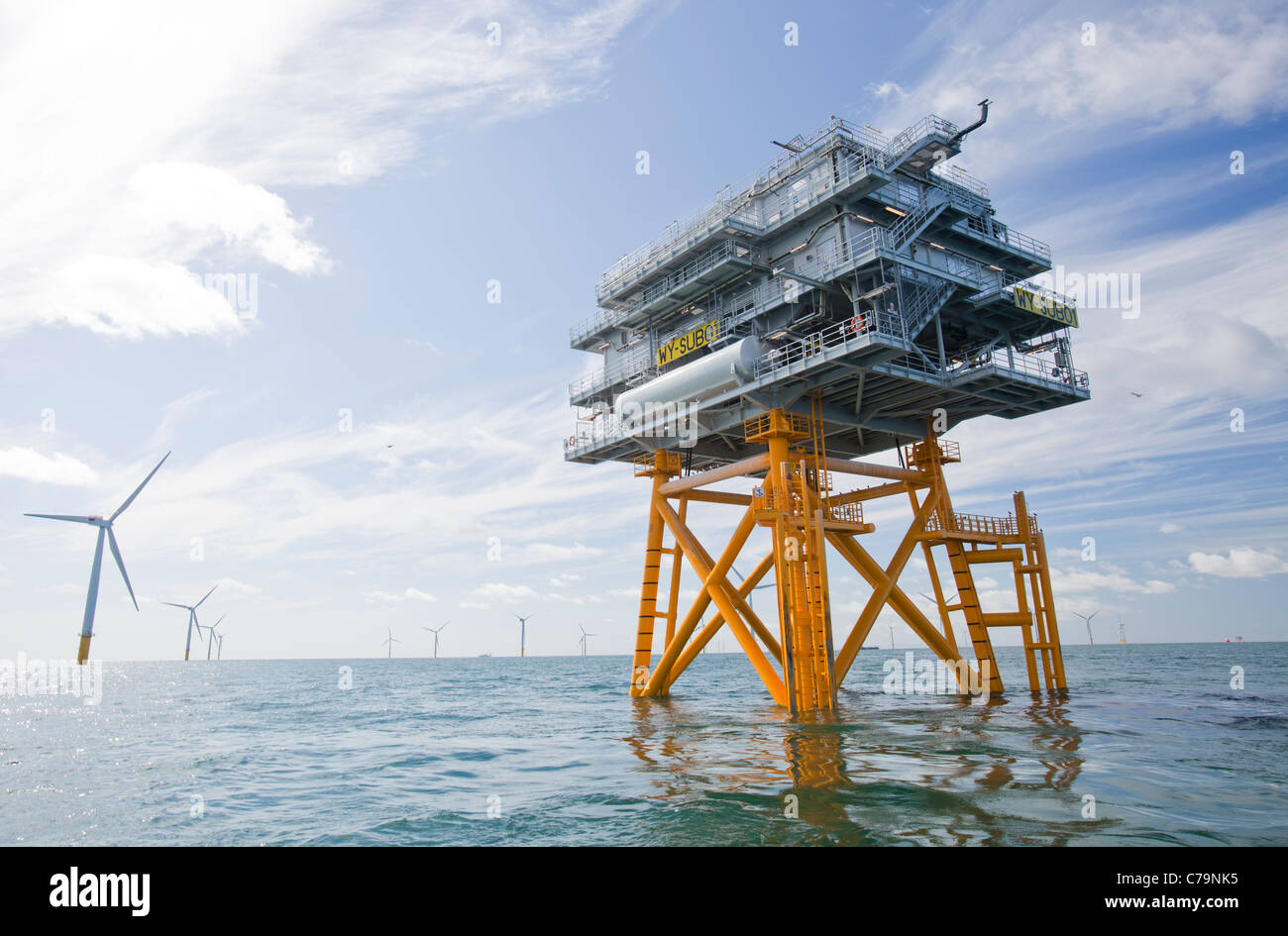Una stazione secondaria al Walney offshore wind farm che consiste di 102, 3,6 MW, Foto Stock
