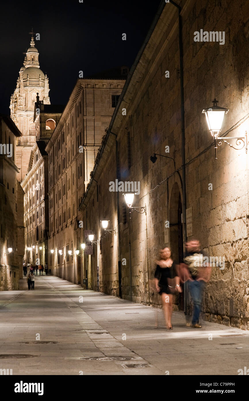 Paesaggio urbano di notte, Salamanca, Spagna Foto Stock