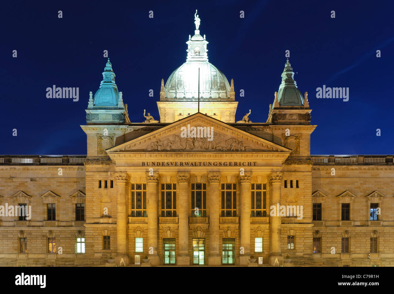 Il Tribunale amministrativo federale di Germania, di notte, Leipzig, in Sassonia, Germania, Europa Foto Stock