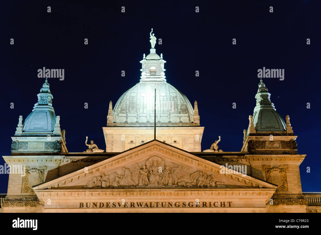 Il Tribunale amministrativo federale di Germania, di notte, Leipzig, in Sassonia, Germania, Europa Foto Stock