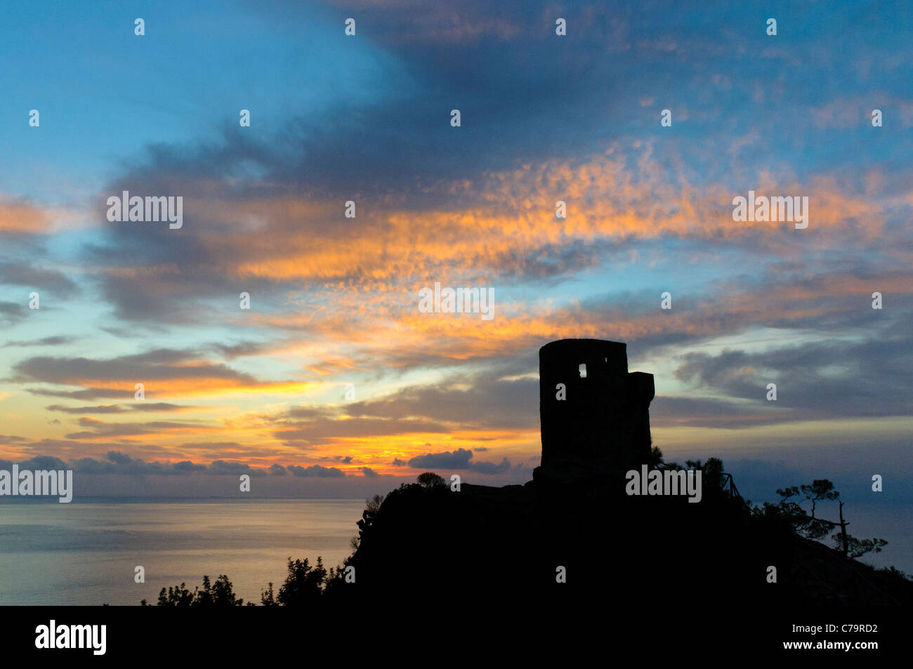 Torre di avvistamento, Mirador de Ses anime al tramonto, Maiorca, isole Baleari, Spagna, Europa Foto Stock