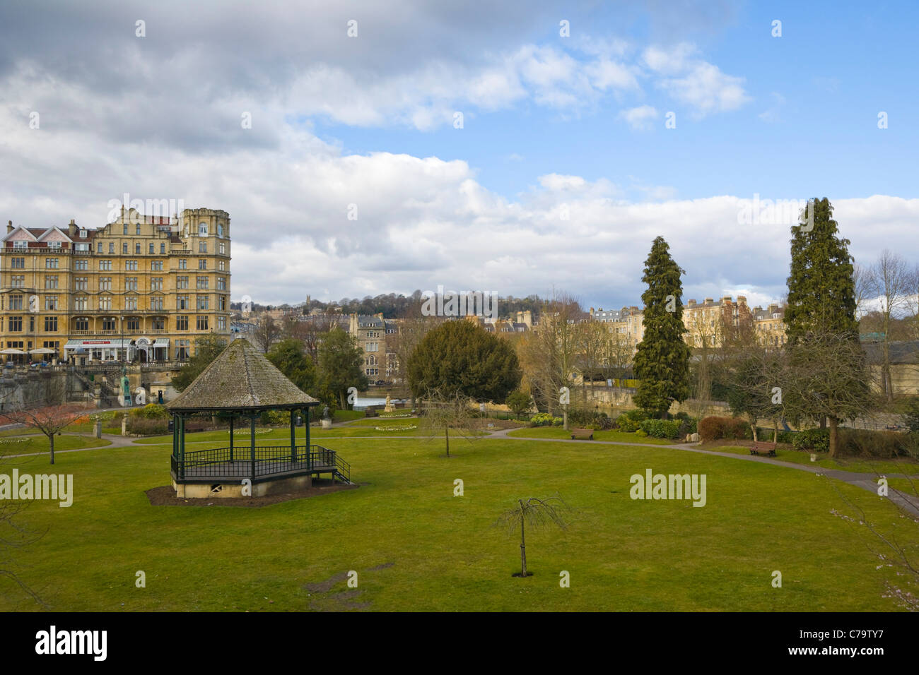 Parade Gardens da North Parade, Bath, Somerset, Inghilterra, Regno Unito Foto Stock