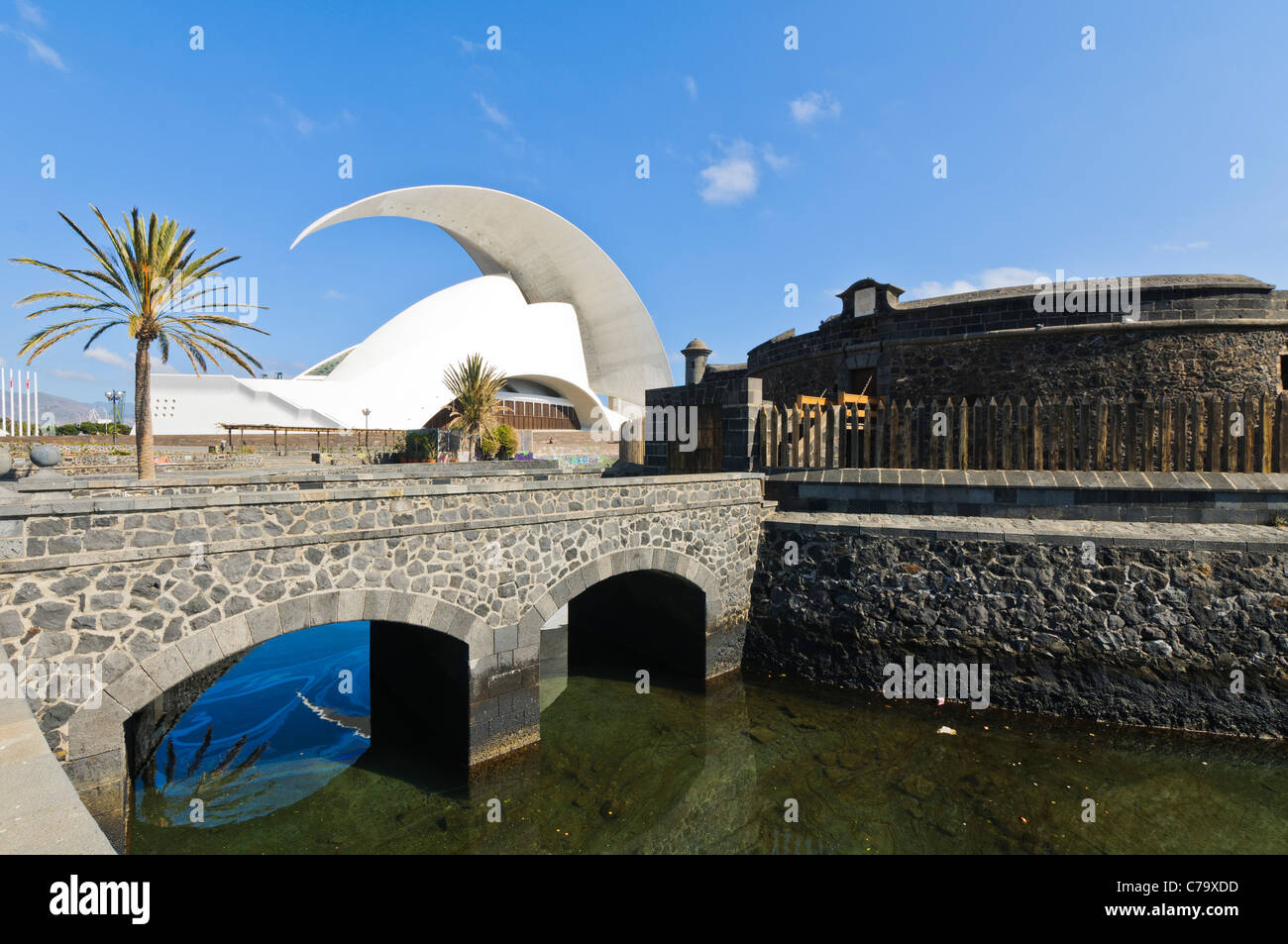 Auditorio de Tenerife, concert hall progettato dal famoso architetto Santiago Calatrava in stile avant-garde, Santa Cruz Tenerife Foto Stock