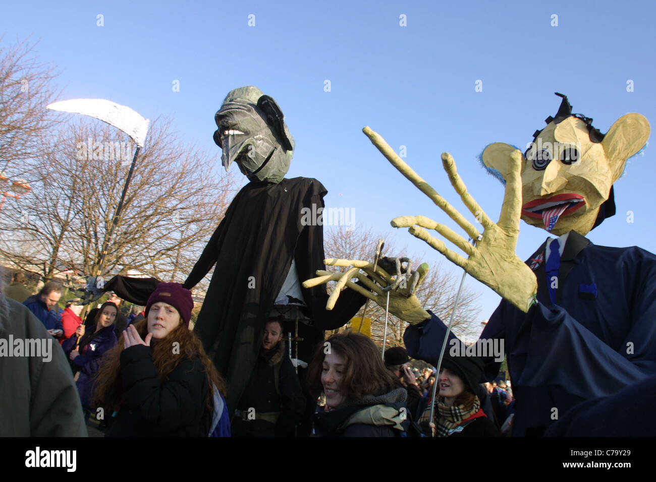 Grande manifestazione contro la progettata invasione dell'Iraq, a Glasgow in Scozia, 15 febbraio 2003. Foto Stock