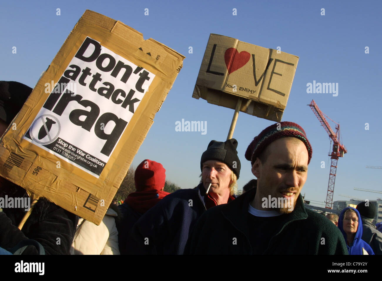 Grande manifestazione contro la progettata invasione dell'Iraq, a Glasgow in Scozia, 15 febbraio 2003. Foto Stock