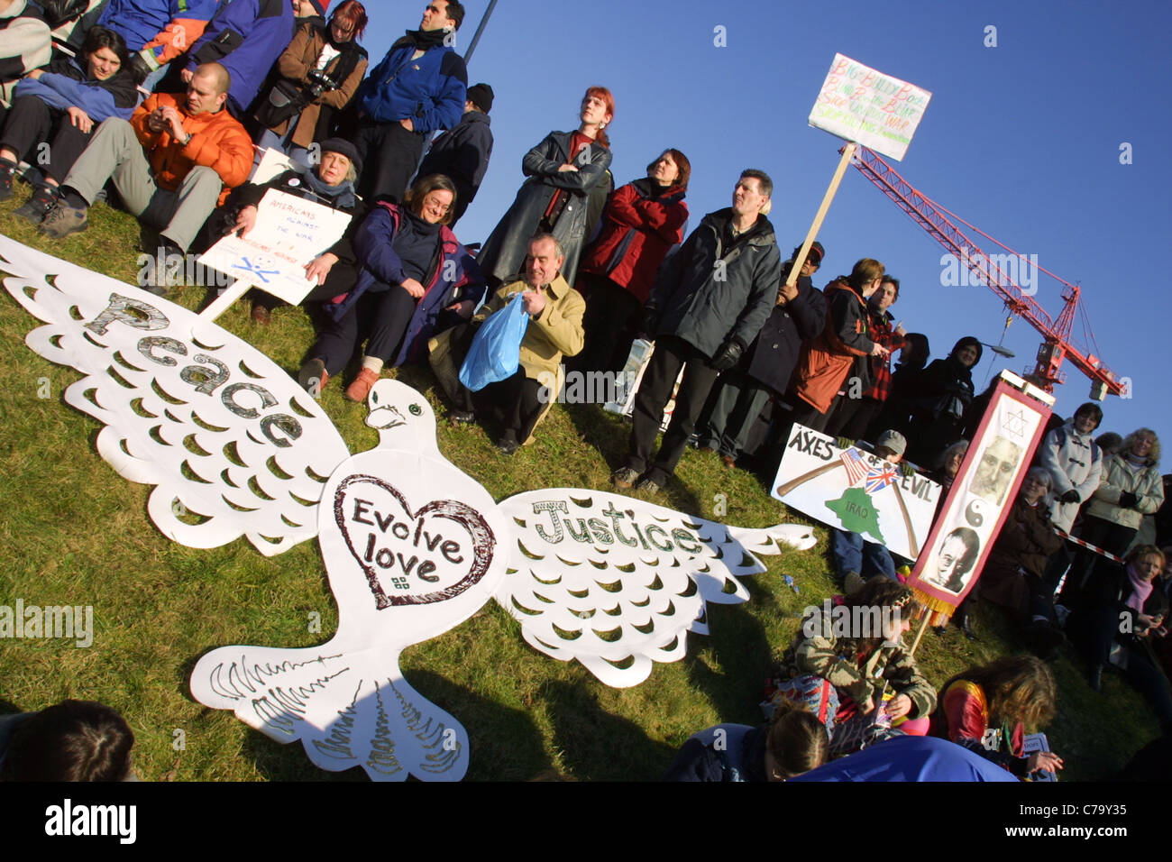 Grande manifestazione contro la progettata invasione dell'Iraq, a Glasgow in Scozia, 15 febbraio 2003. Foto Stock
