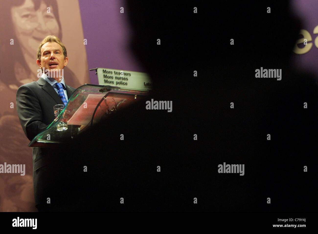 Il primo ministro Tony Blair parla al Partito laburista tenutasi a Glasgow, Scozia, il 15 febbraio 2003. Foto Stock