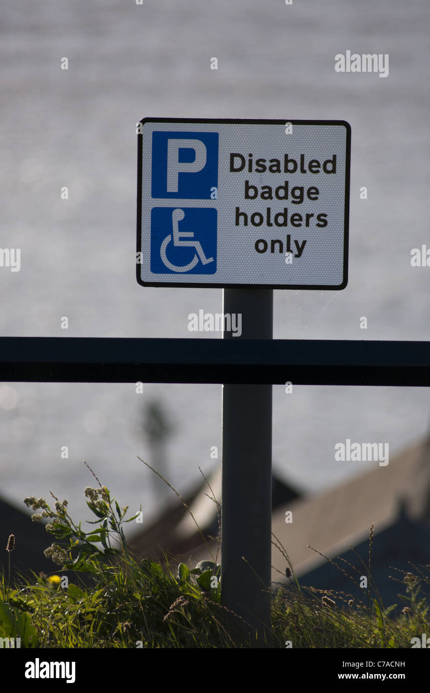 Blue badge disabili titolari simbolo di parcheggio Foto Stock