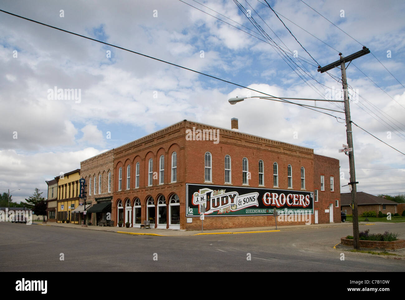 La costruzione di edifici commerciali e Main Street, Atlanta, Illinois, Stati Uniti d'America Foto Stock