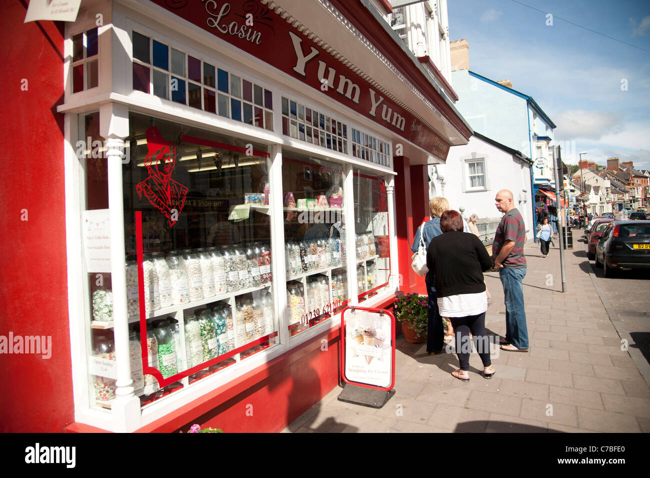 Yum Yum sweet shop, negozio di dolci Cardigan Wales UK Foto Stock