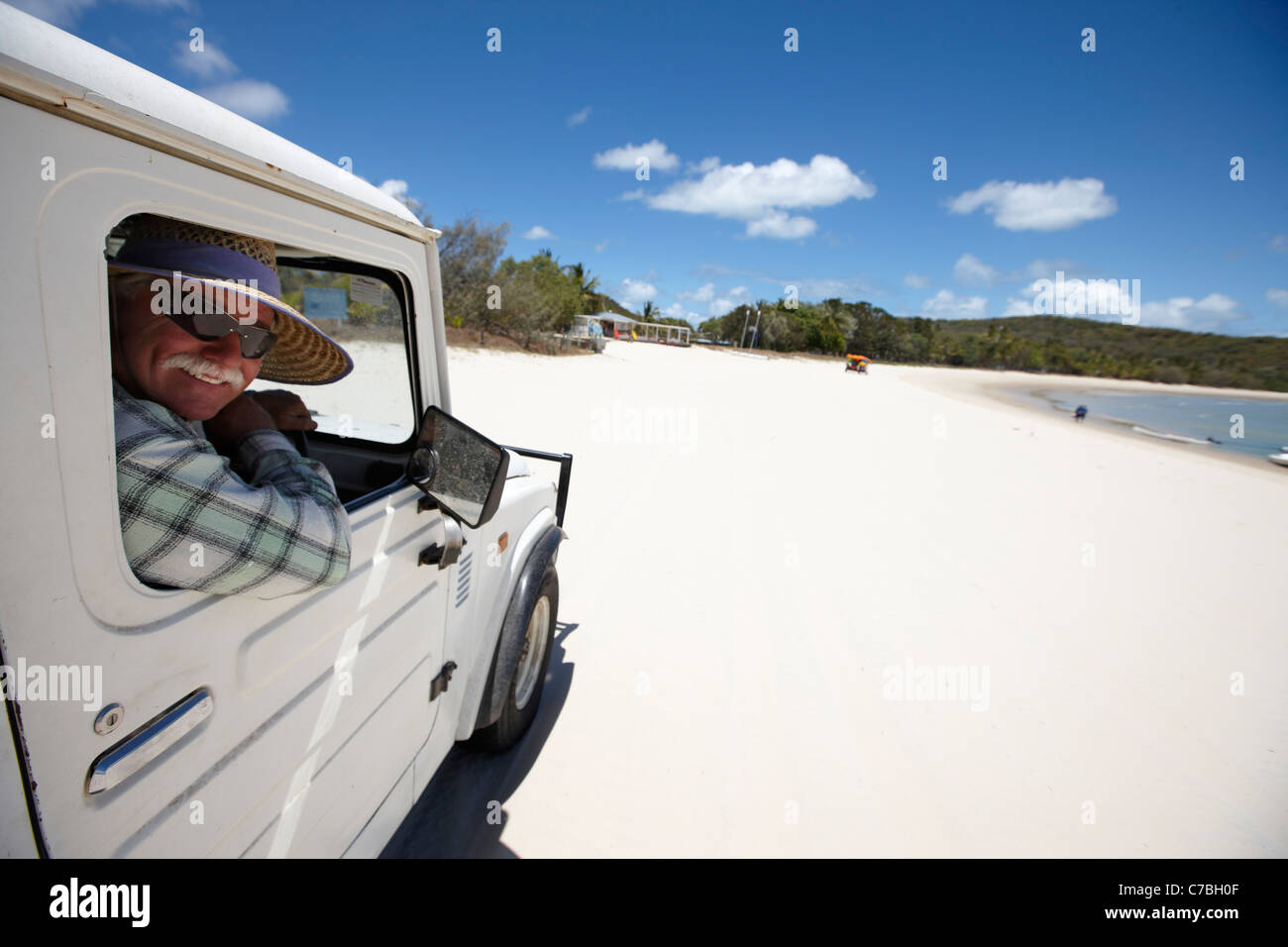Jeep a spiaggia dei pescatori western Great Keppel Island Great Barrier Reef Marine Park UNESCO World Heritage Site Queensland Austr Foto Stock