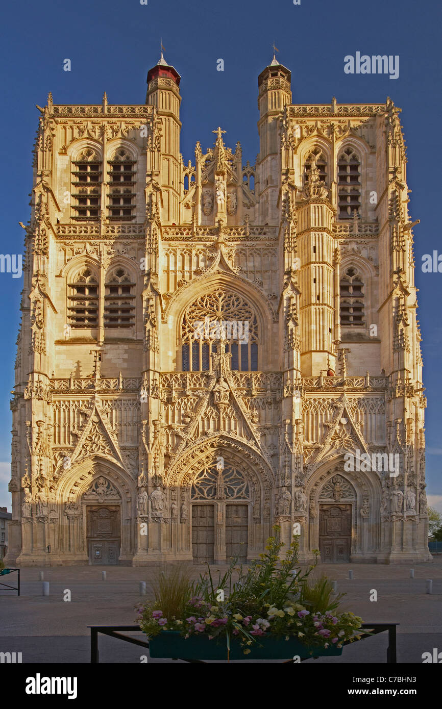 La facciata ovest della cattedrale Saint-Vulfran, Abbeville, dettaglio, Dept. Somme Picardia, Francia, Europa Foto Stock