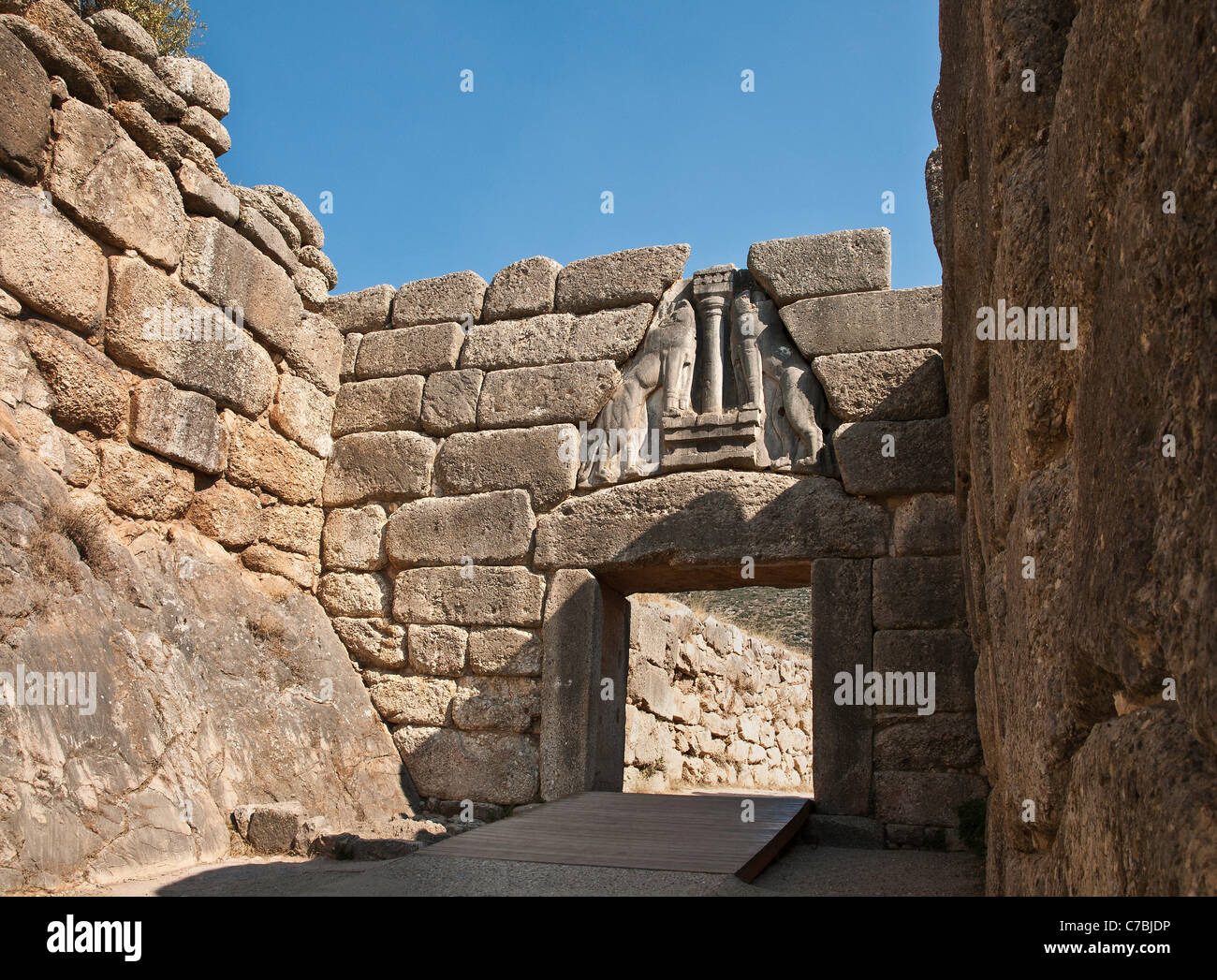 La Porta del Leone e ingresso principale alla cittadella di Micene, Argolid, Peloponneso, Grecia Foto Stock