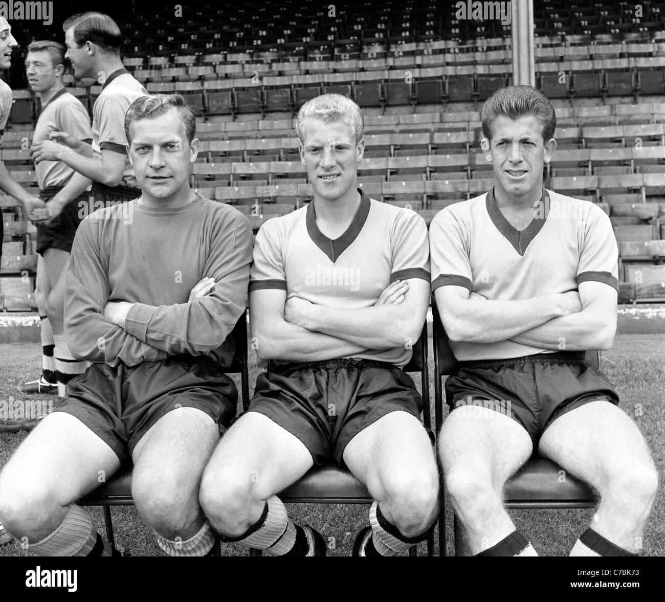 Wolverhampton Wanderers calciatori LtoR Malcolm Finlayson, Ron fiori e Peter Broadbent Foto Stock