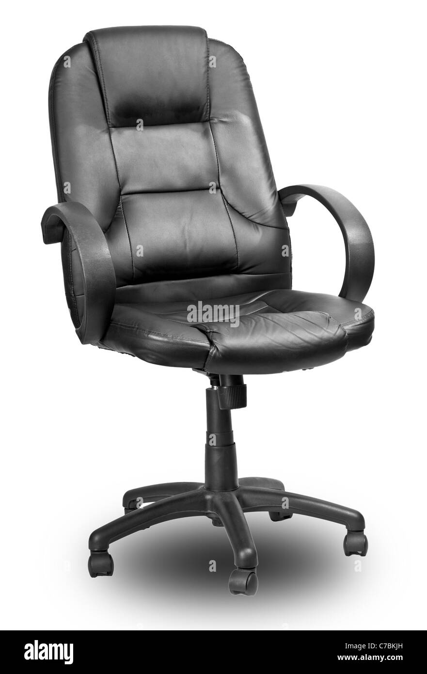 La sedia per ufficio da nero in similpelle. Isolato Foto Stock