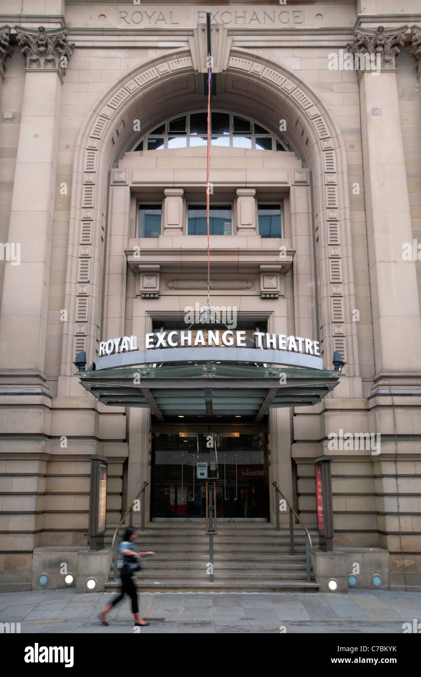 L'ingresso principale al Royal Exchange Theatre di Manchester, UK. Foto Stock