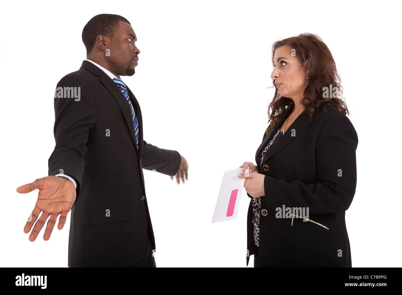 Pink Slip di licenziamento HR manager sparando un dipendente Foto Stock