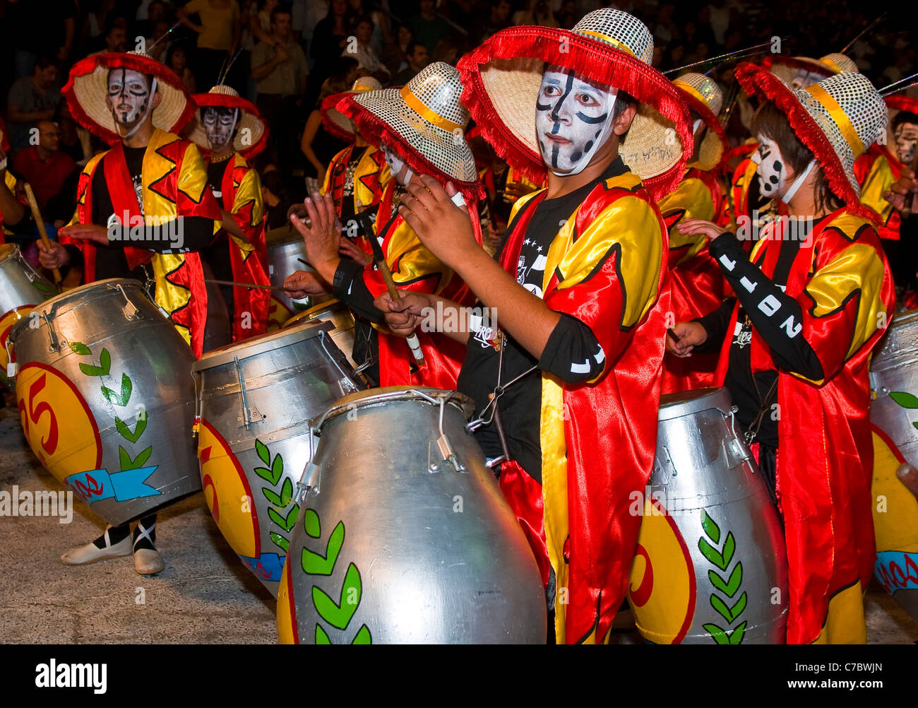 Unidentified Candombe batteristi in Montevideo Carnaval annuale di Montevideo, Uruguay Foto Stock