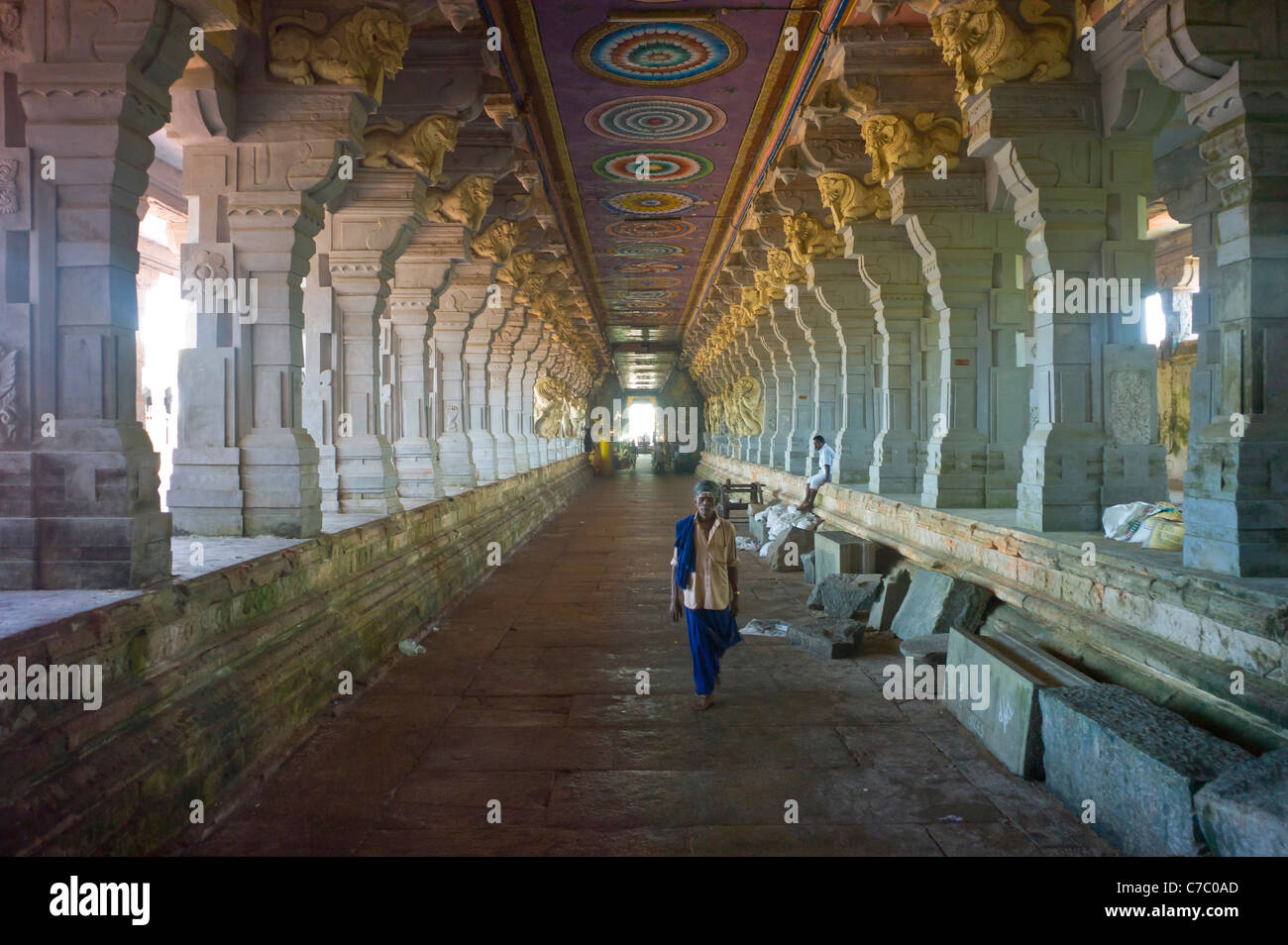 Il corridoio di 1000 colonne del tempio Ramanathaswamy in Rameswaram, Tamil Nadu, India. Foto Stock
