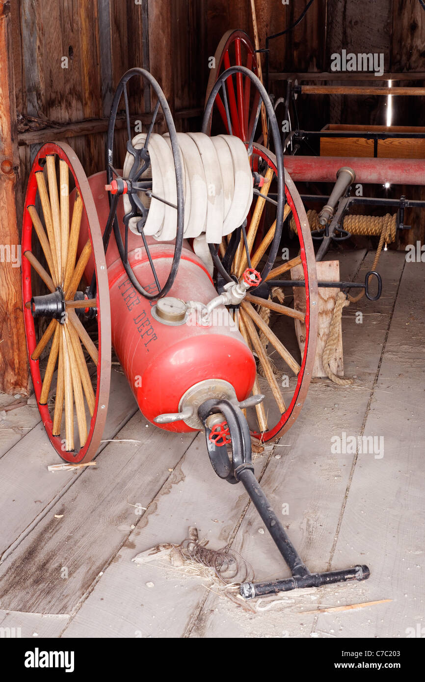 Le attrezzature antincendio in casa di fuoco, Bodie State Historic Park, California, Stati Uniti d'America Foto Stock