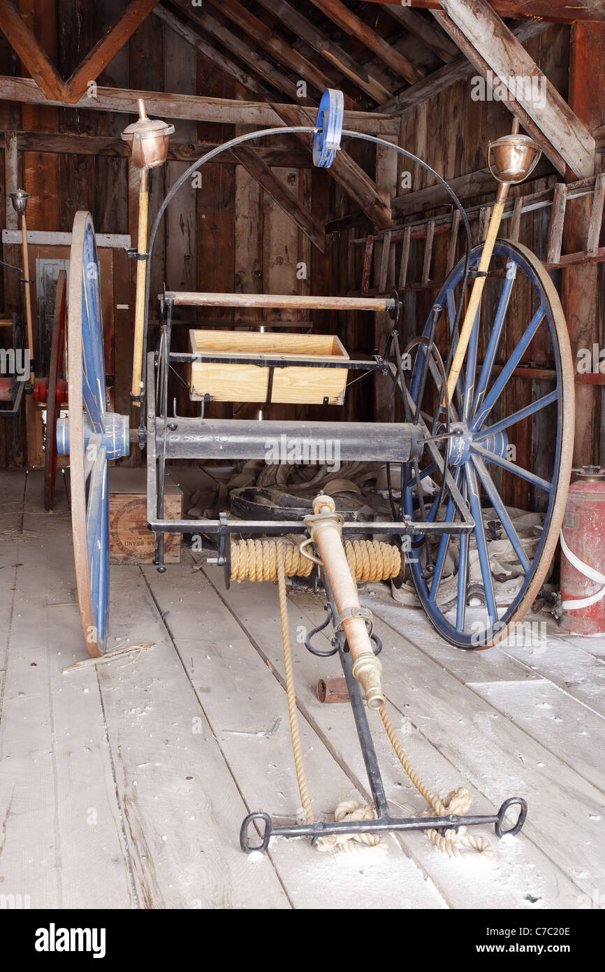 Le attrezzature antincendio in casa di fuoco, Bodie State Historic Park, California, Stati Uniti d'America Foto Stock