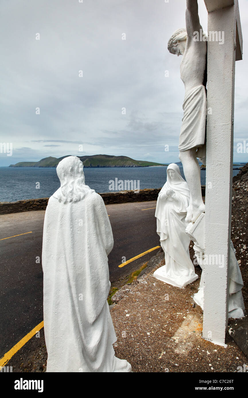 Dingle testa Slea crocifisso, Slea Head Drive, penisola di Dingle, nella contea di Kerry, Irlanda Foto Stock