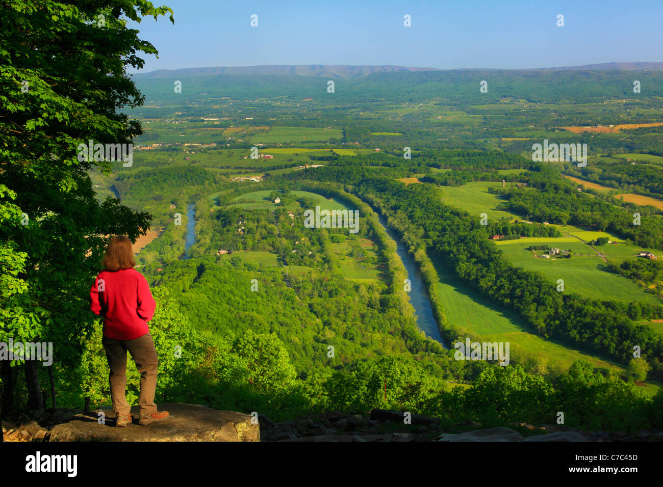 Vista del fiume Shenandoah da West Trail, Massanutten Mountain, Woodstock, Virginia, Stati Uniti d'America Foto Stock