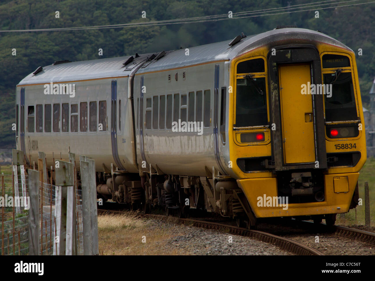 Un treno a più unità su una linea di diramazione rurale. Foto Stock