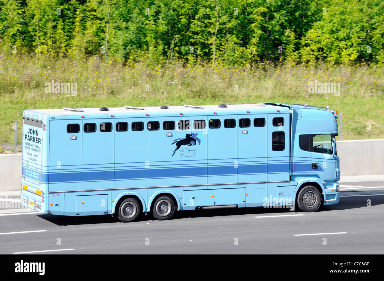 Box per cavallo autocarro azionato da John Parker Internazionale trasporti di cavalli Foto Stock