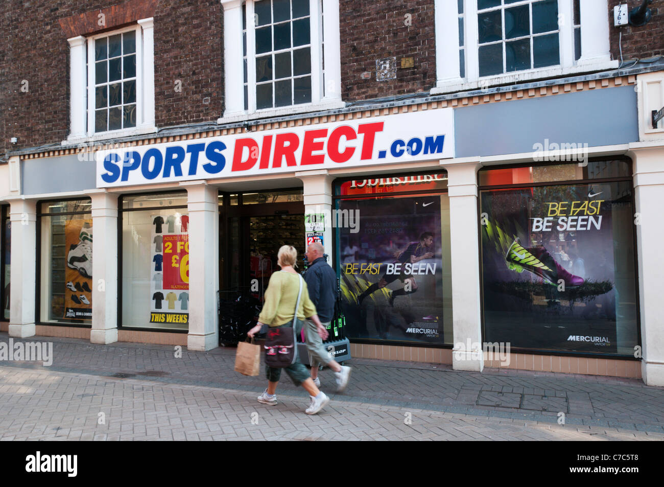 Un ramo di Sportsdirect.com un negozio di abbigliamento sportivo Foto Stock