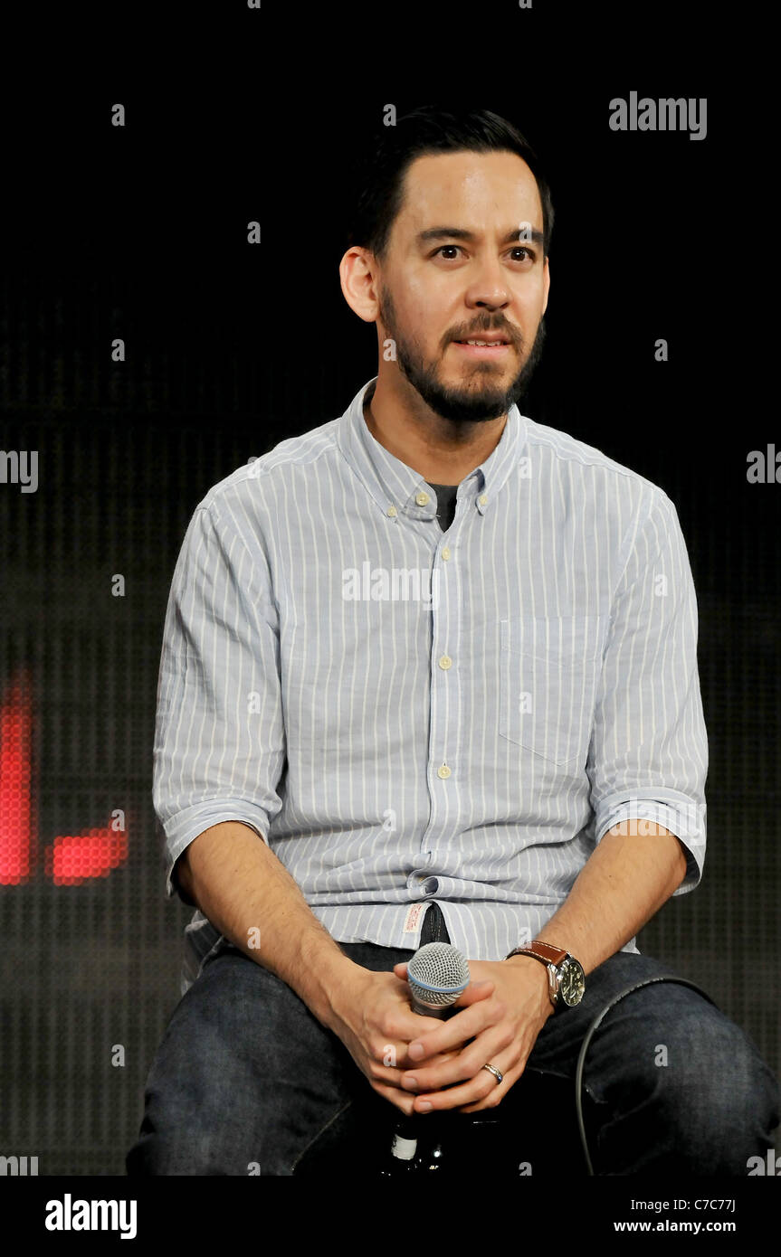 Michael Kenji Shinoda di American rock band "Linkin Park' assiste ad una conferenza stampa a Tokyo in Giappone. Foto Stock
