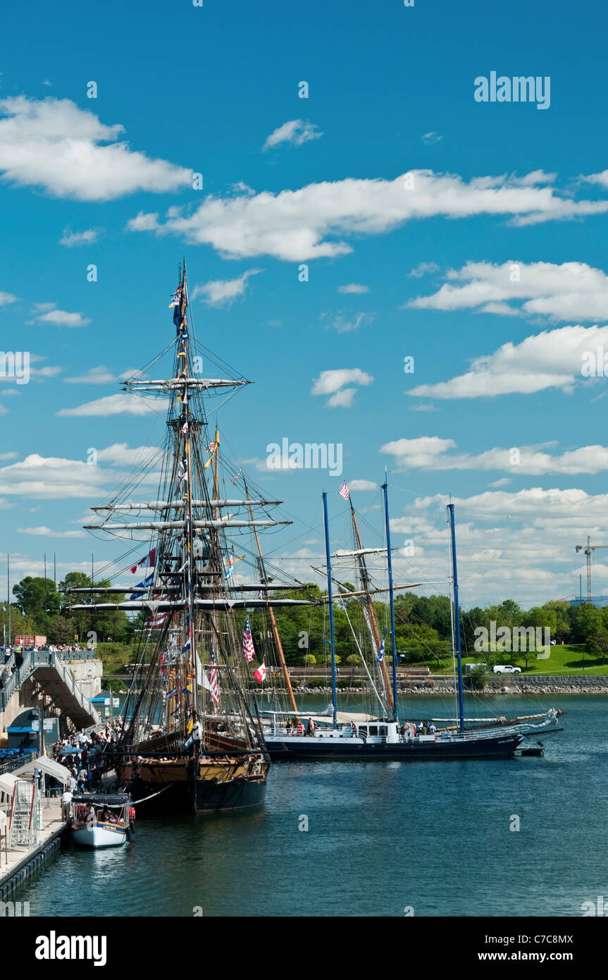 Sei Tall navi ancorate nel Vecchio Porto di Montreal Foto Stock