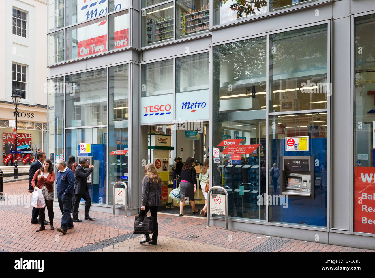 Tesco Metro store sulla nuova strada nel centro della città di Birmingham West Midlands, England, Regno Unito Foto Stock