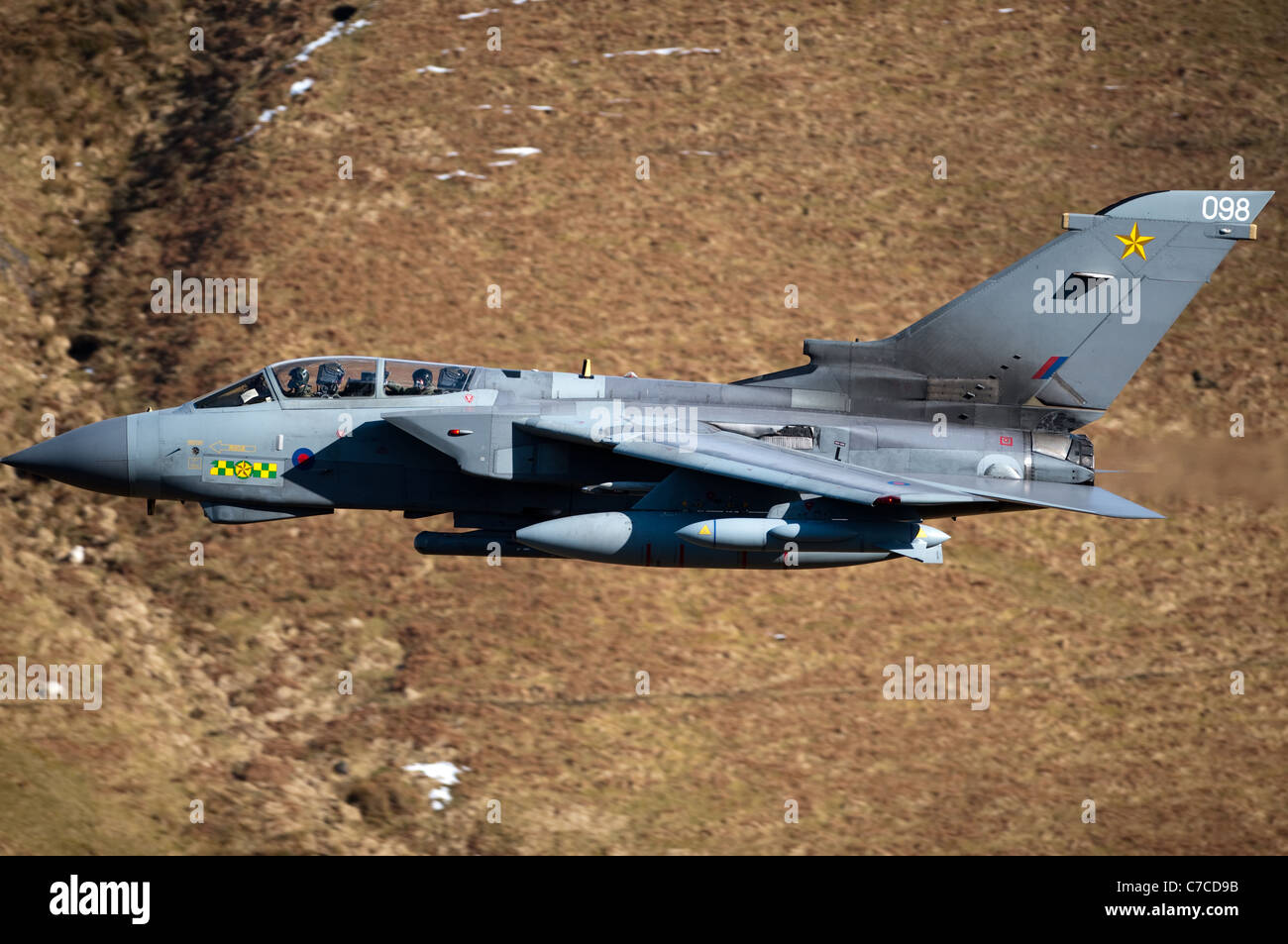 Panavia Tornado GR. 4 battenti a basso livello nel Galles centrale Foto Stock