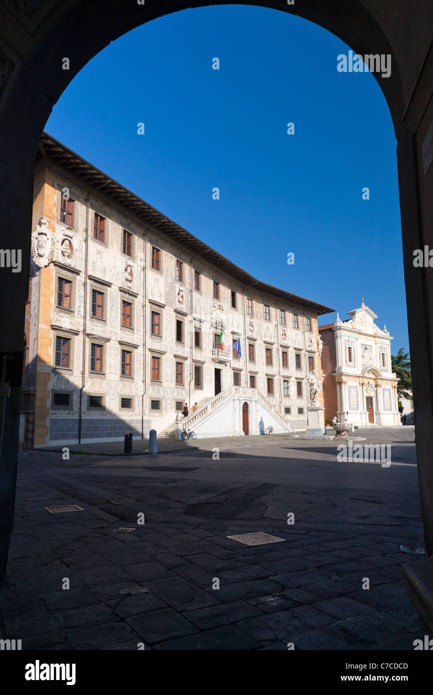 Palazzo della Carovana dei Cavalieri a Piazza dei Cavalieri di Giorgio Vasari e la chiesa di Santo Stefano, Pisa, Italia, Europa Foto Stock