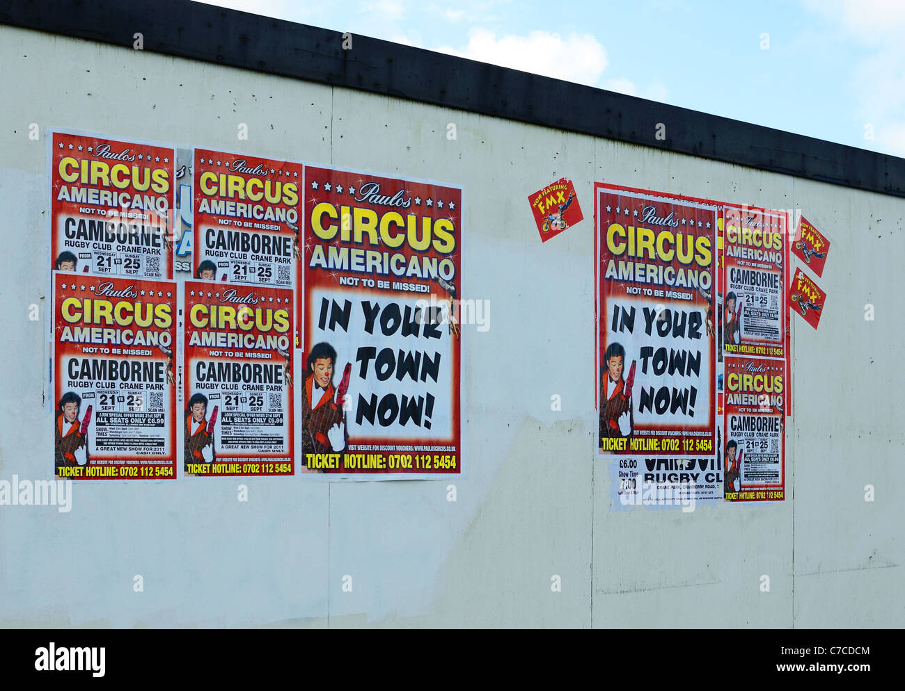 Manifesti pubblicitari un circo in visita in Camborne, Cornwall, Regno Unito Foto Stock