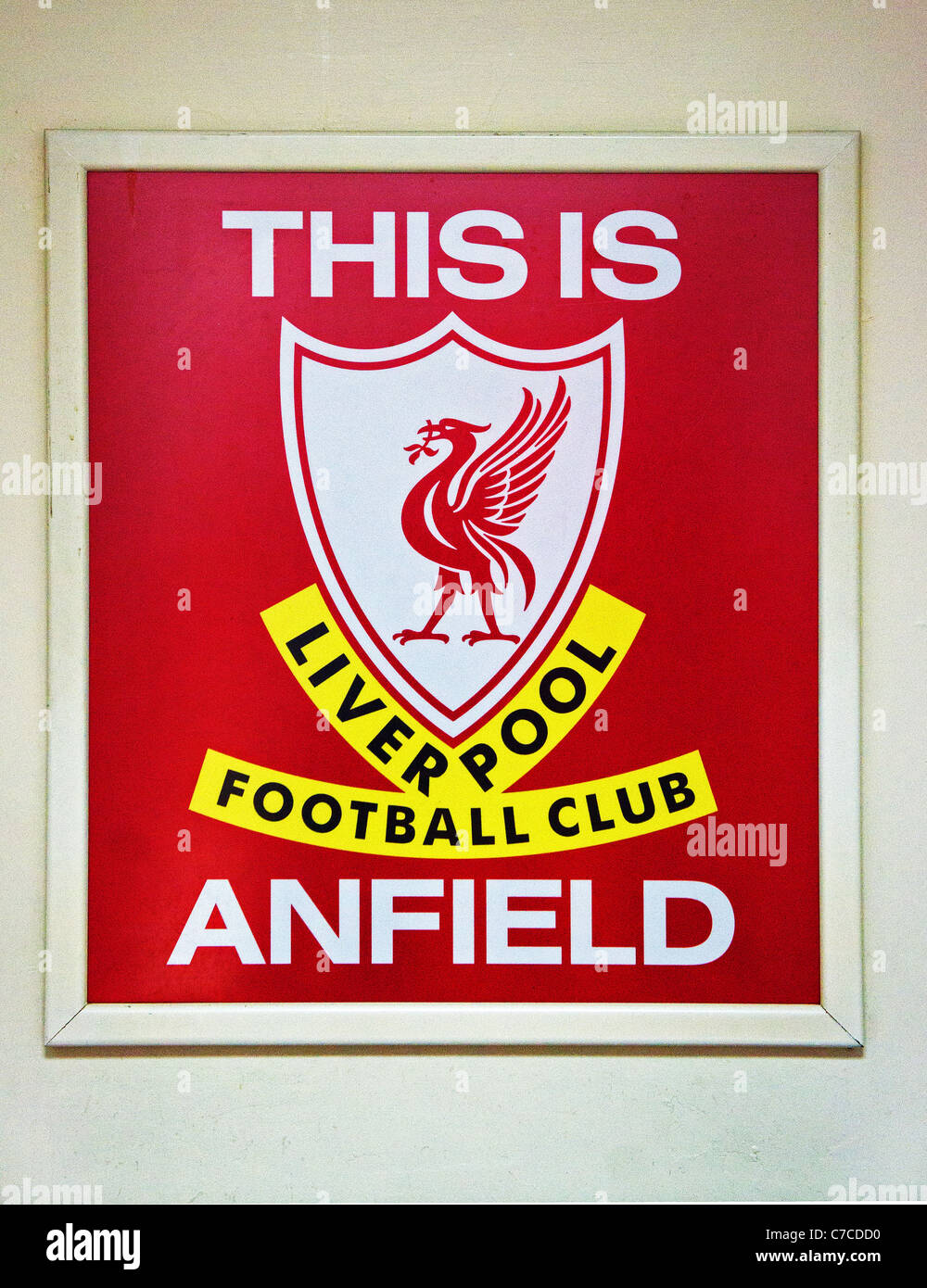 Il famoso ' si tratta di anfield ' segno nel tunnel dei giocatori ad Anfield, casa di Liverpool Football Club, England, Regno Unito Foto Stock