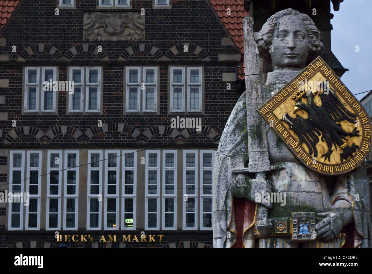 Statua di Rolando nella piazza del mercato (Marktplatz) - Bremen, Germania Foto Stock