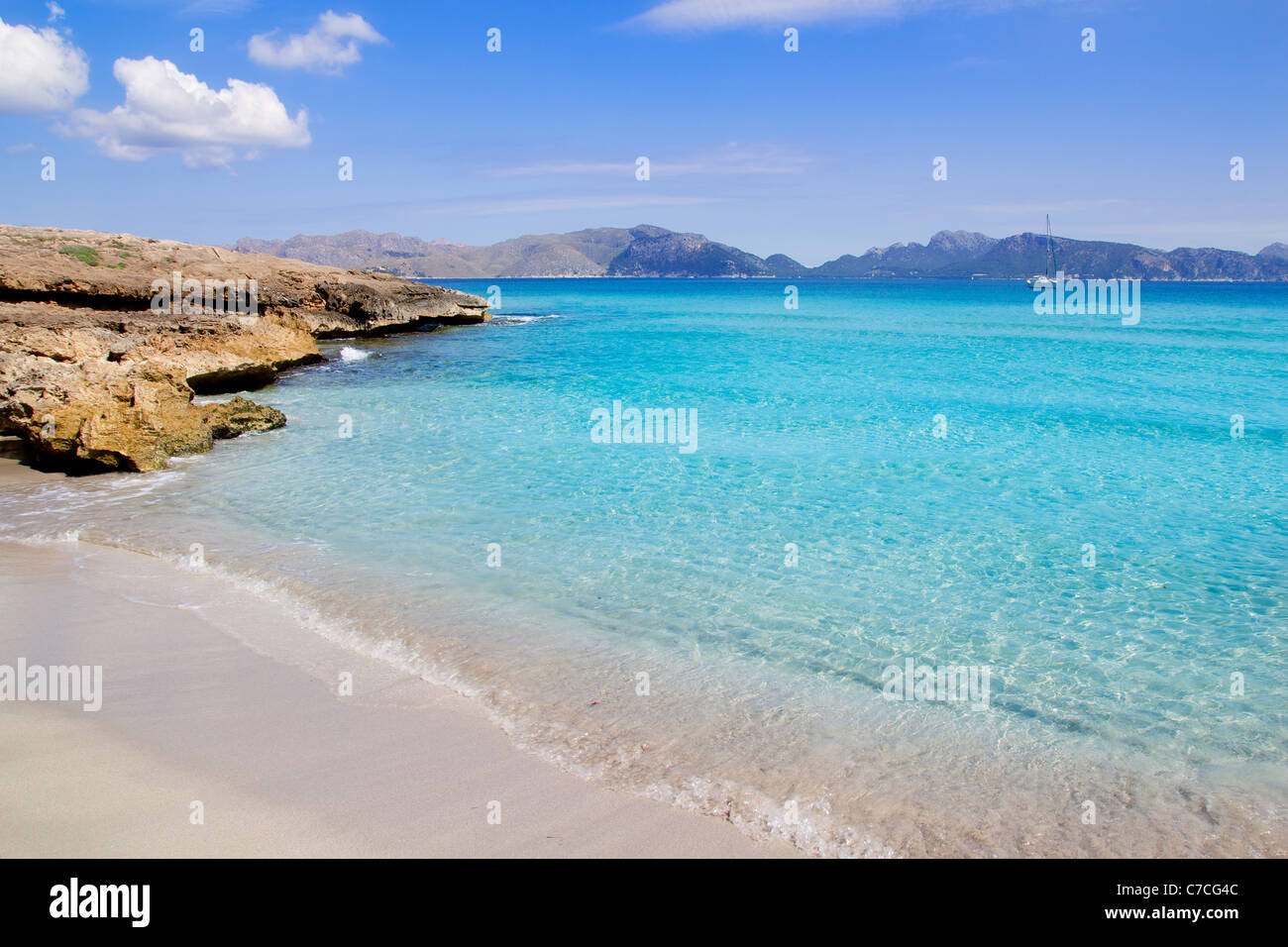 Spiaggia di Alcudia in Cala San Pere da Baleari Maiorca in Spagna Foto Stock