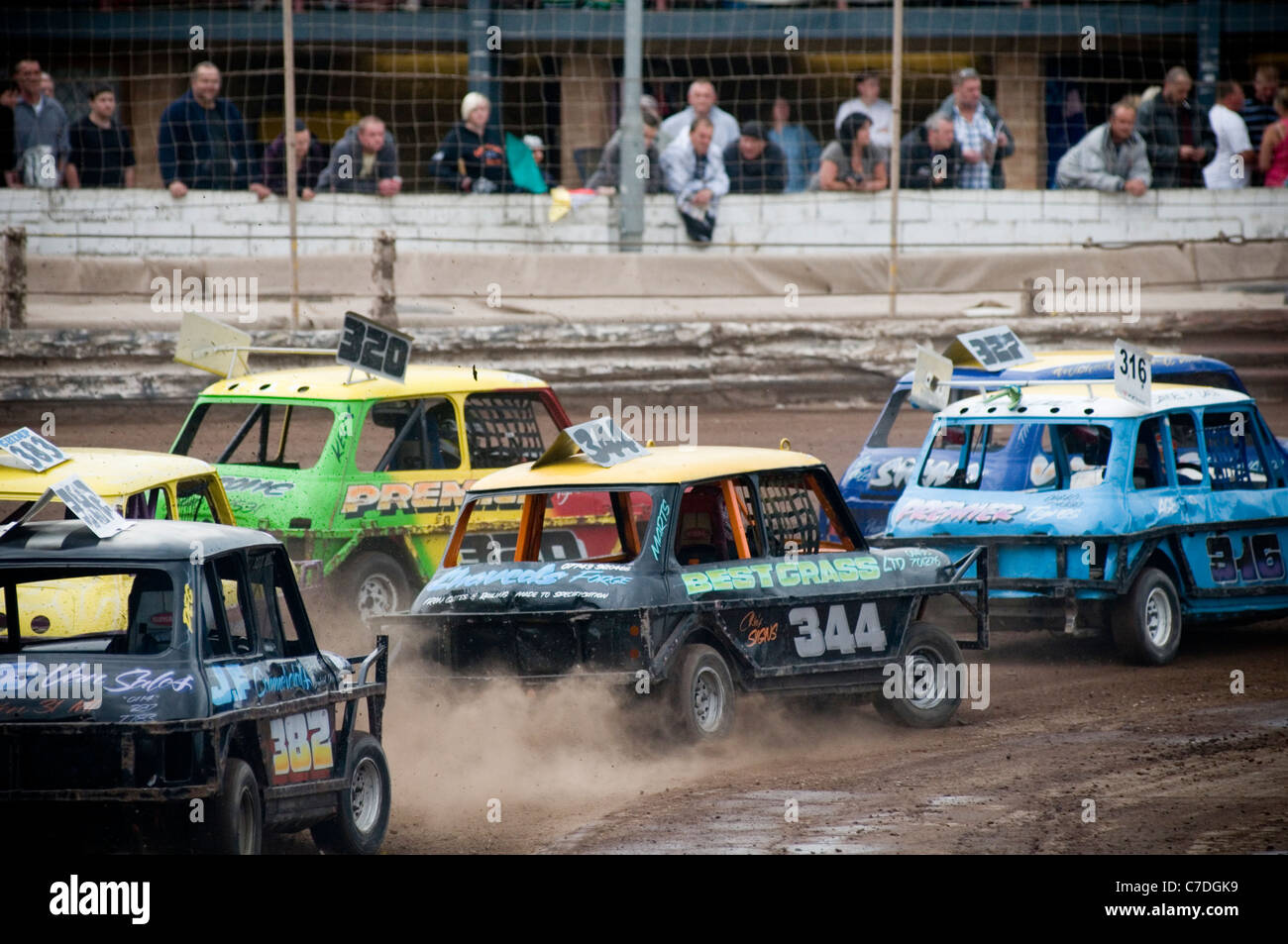 Mini stock car stock cars stockcars stockcar principiante bambini kids racing vecchio bl minis pista ovale piste formula junior formul Foto Stock