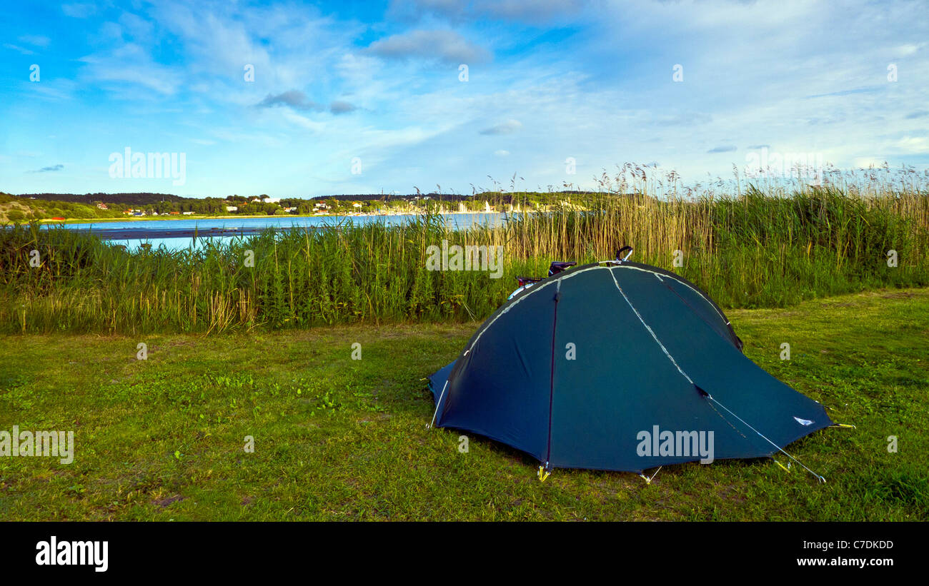 Una piccola tenda si accamparono presso Askim Srand campeggio, Göteborg o Göteborg, Svezia Foto Stock