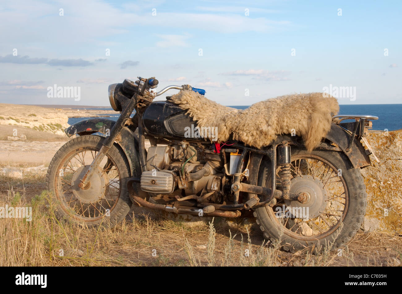 Vecchia motocicletta, Cape Tarhankut, Tarhan Qut, Crimea, Ucraina, Europa orientale Foto Stock