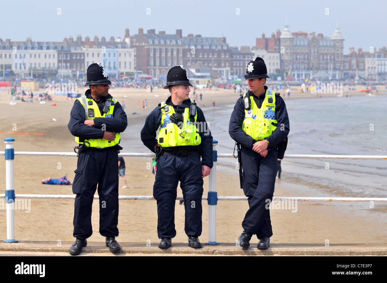 I funzionari di polizia sul dovere di Weymouth Dorset, Gran Bretagna, Regno Unito Foto Stock
