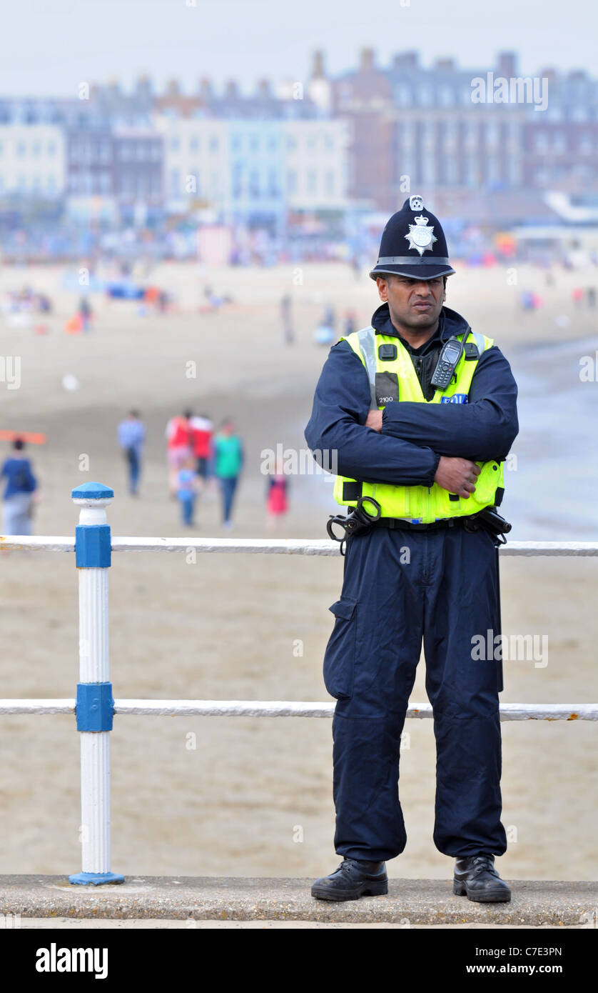 I funzionari di polizia sul dovere di Weymouth Dorset, Gran Bretagna, Regno Unito Foto Stock